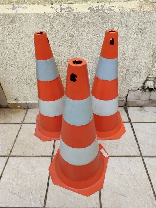 Cone de Sinalização Laranja e Branco com Refletor - Alto - Foto 3