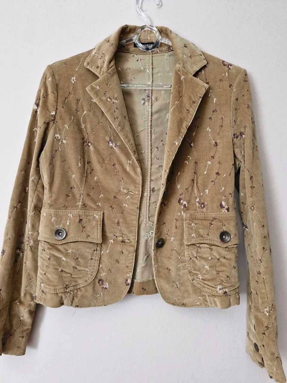 Conjunto Cheroy de Blazer e Shorts em Veludo Cotelê Bege - Foto 3