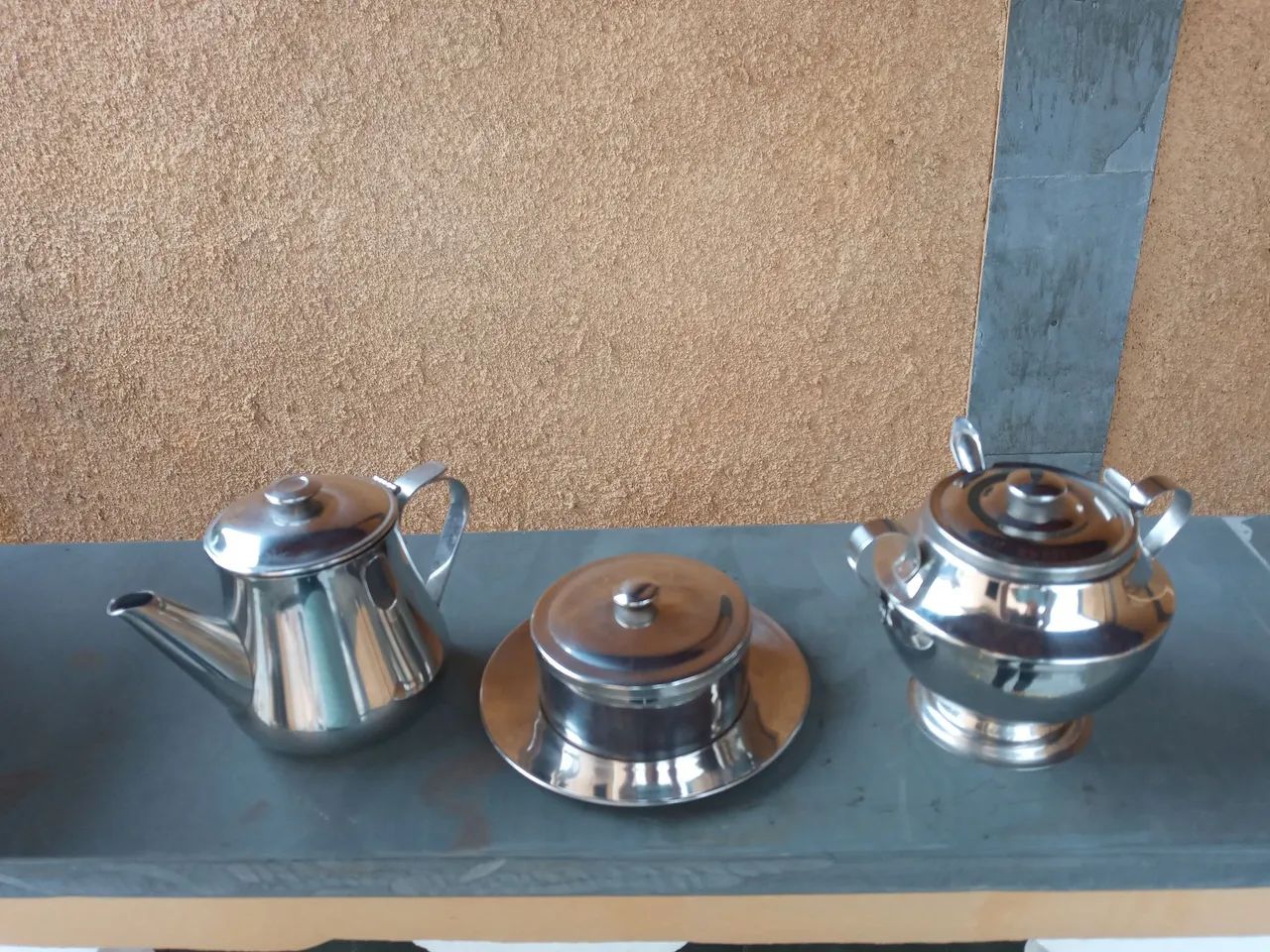 Conjunto café Aço Inox. Mantegueira, açucareiro e bule. Pouquíssimo uso.  