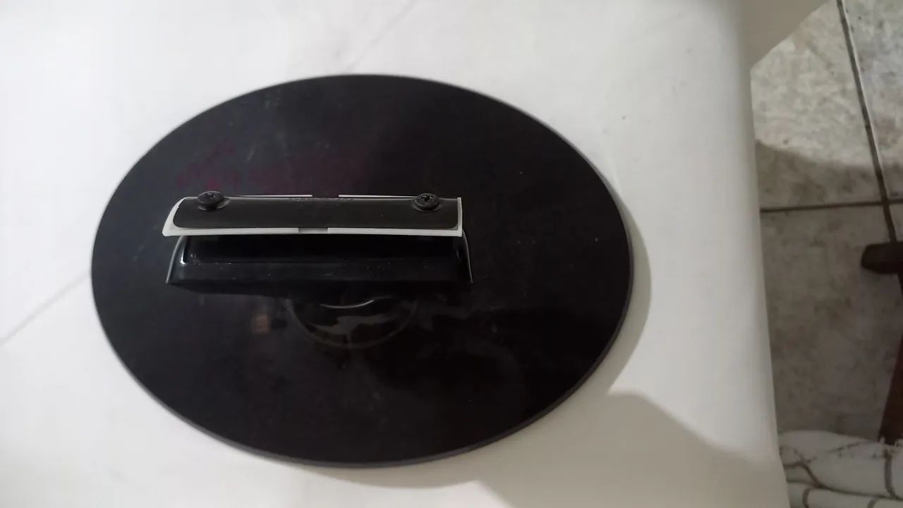 Base da tv samsung LT24B350-LB - Foto 5