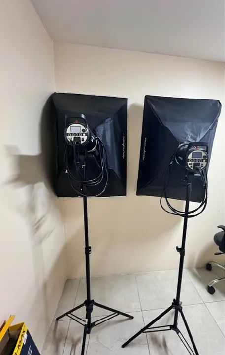 kit 2 flash tocha godox Sk-400 li Softbox 60x60 e tripé  - Foto 3