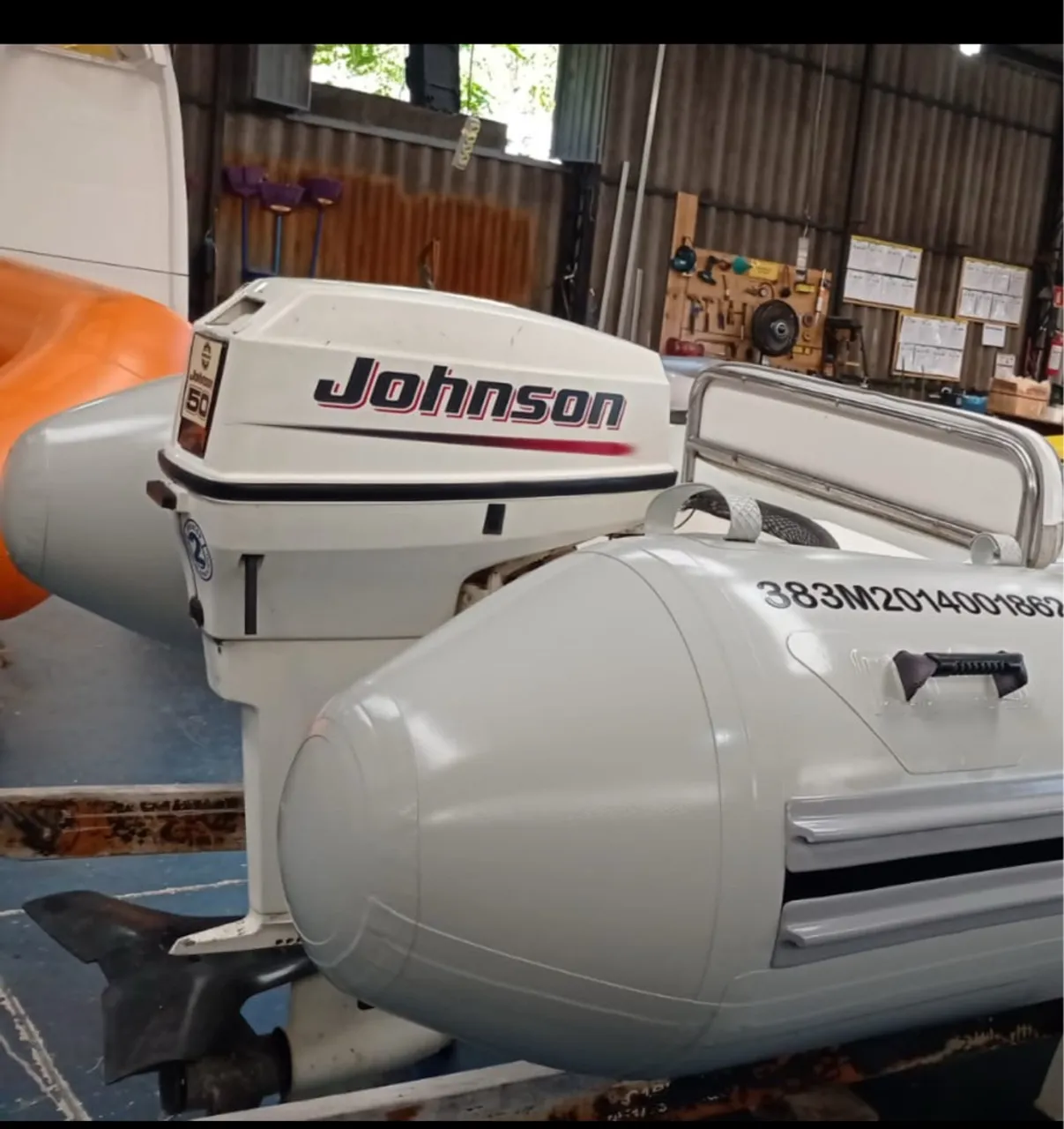 Motor de Popa Johnson 50 HP Revisado - Hélice e Velas Novas!