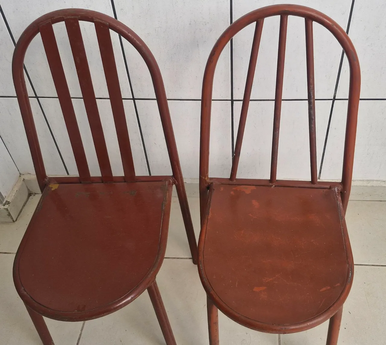 Cadeiras de Metal Vermelhas
