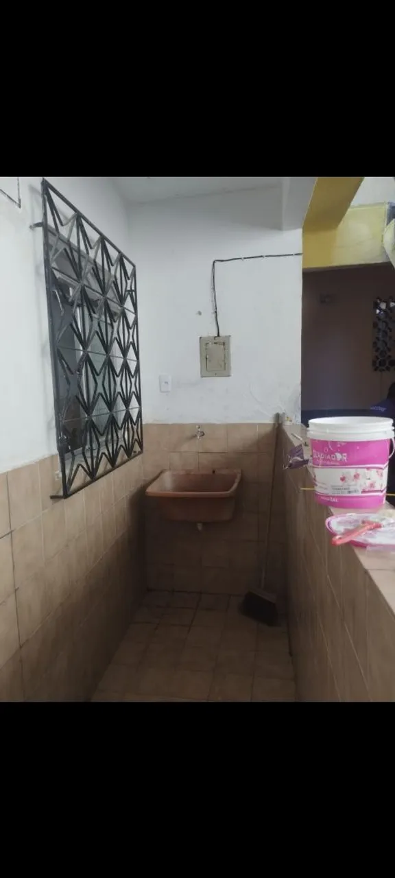 Aluga se kitnets no bairro Thomas coelho 430