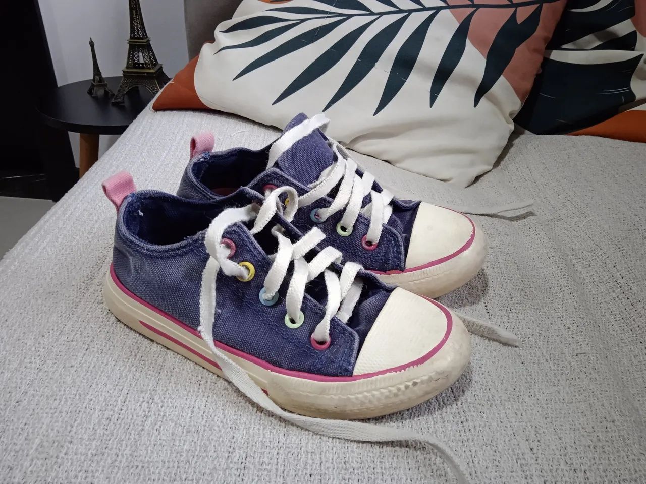 Tênis Converse Azul com Detalhes Coloridos