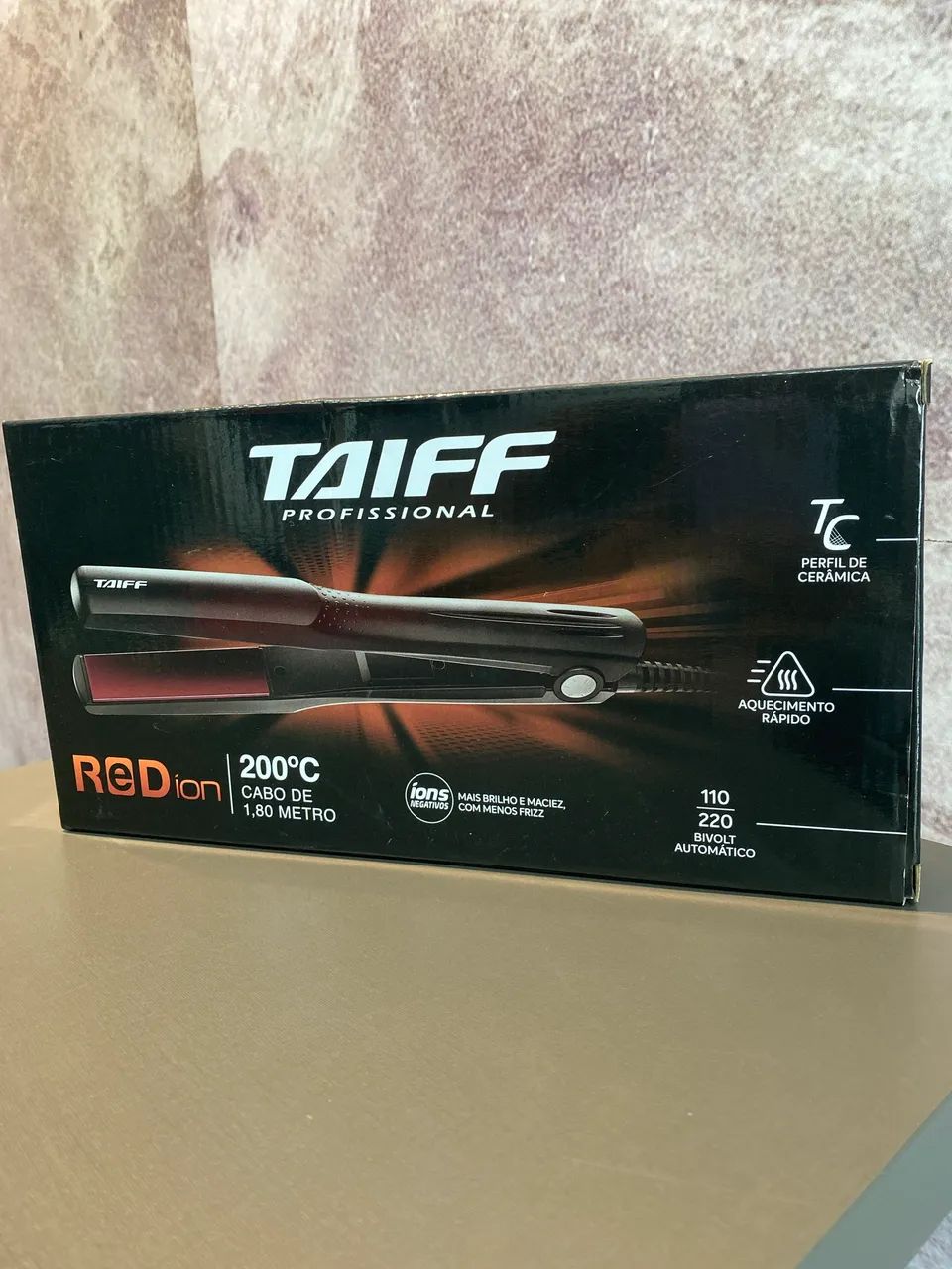 Prancha Taiff Red Íon, um alisador de cabelo profissional bivolt automático. 