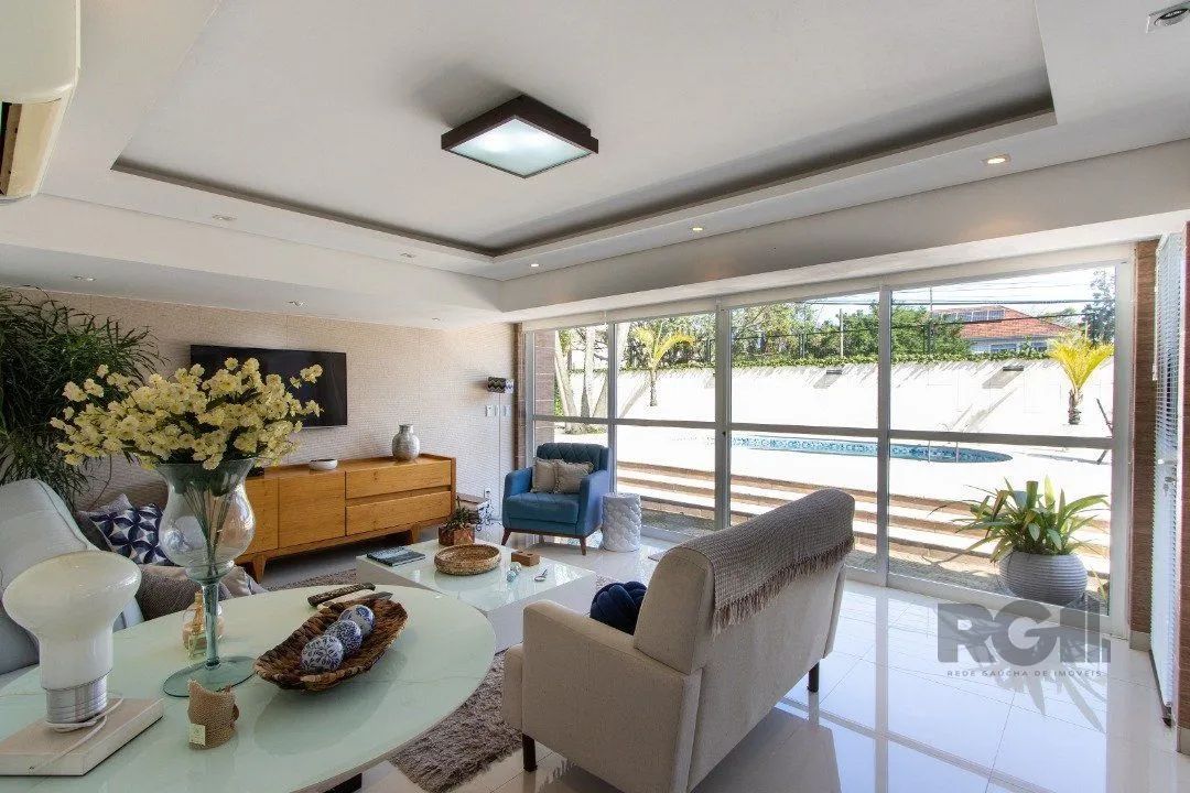 Casa a venda no bairro Guarujá com 4 dormitórios, piscina e salão de festas - Foto 2