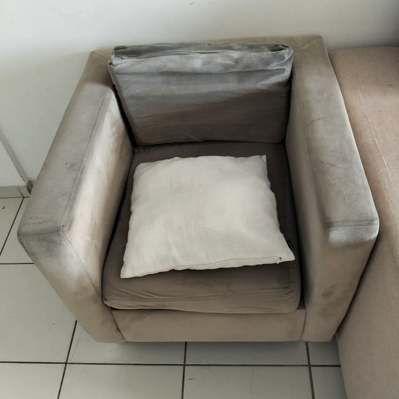 02 (duas) Poltronas de sala