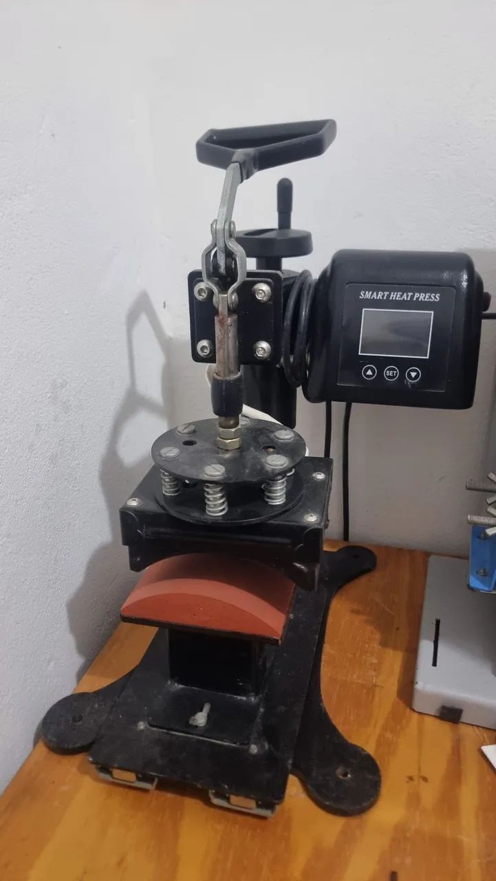 Maquina para estampar bonés e etc