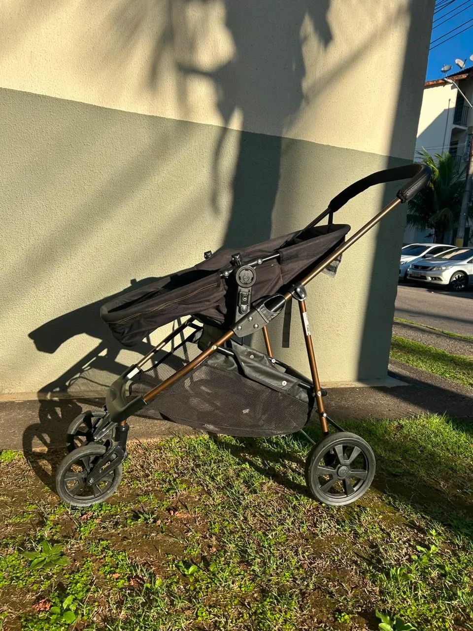 Carrinho de Bebê com Bebê conforto 
