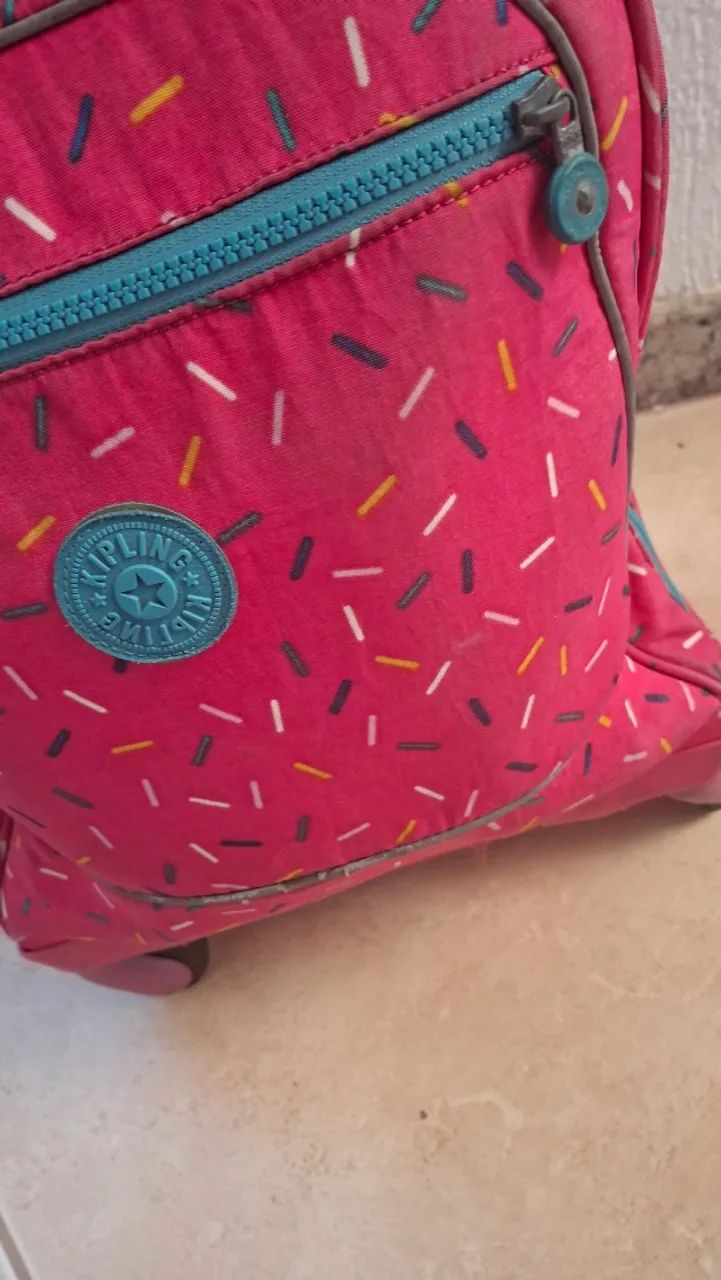 Mochila Kipling de rodinhas com merendeira original - Foto 2