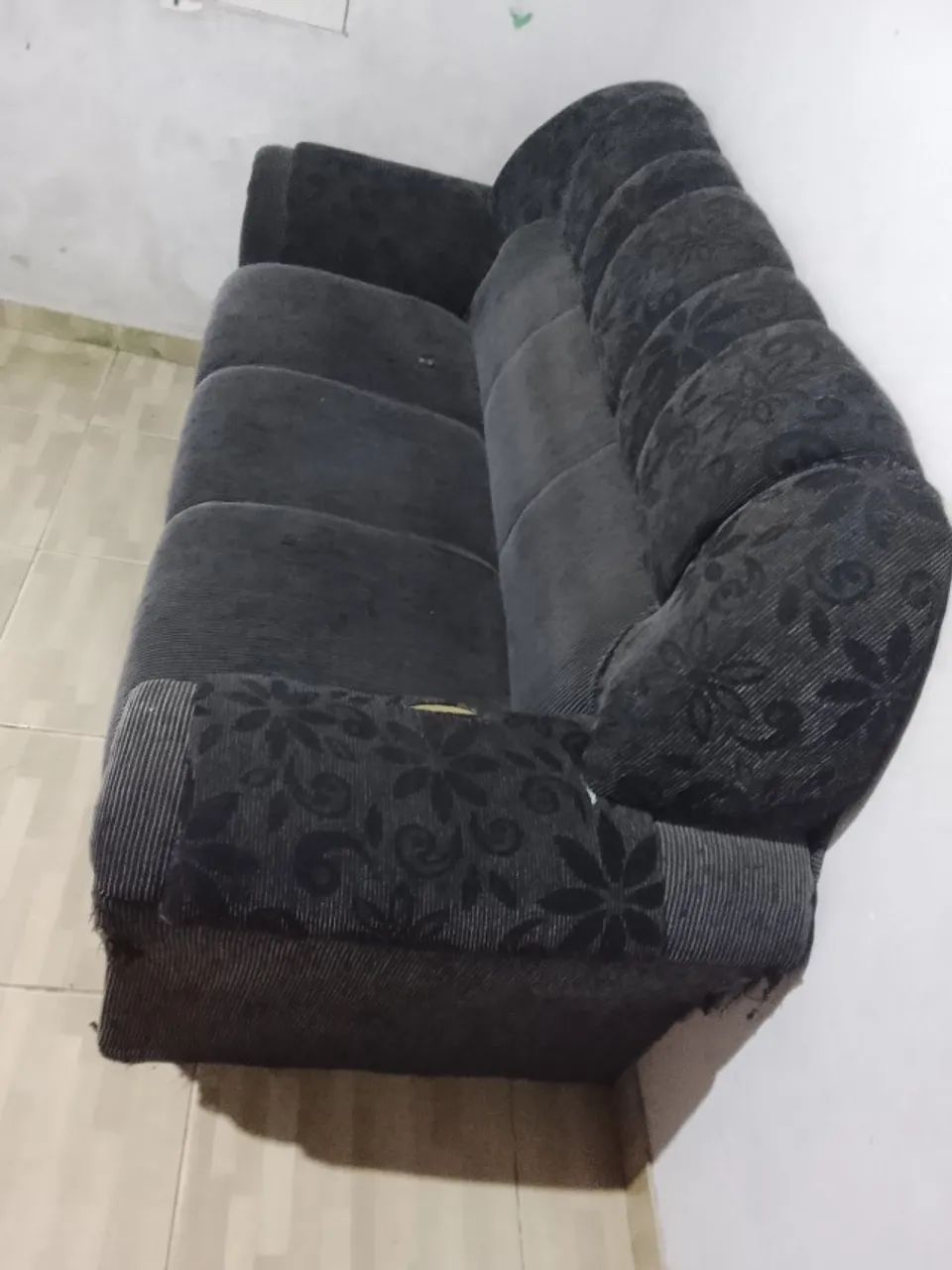 Sofá médio usado mais está em bom estado 65580433945473121