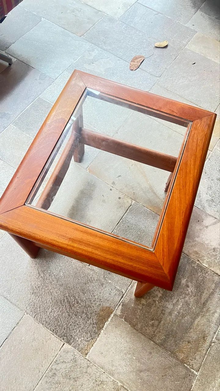 Mesa de centro em madeira maciça e vidro - Foto 3