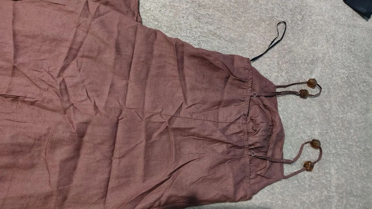 Vestido marrom com fenda - Foto 3