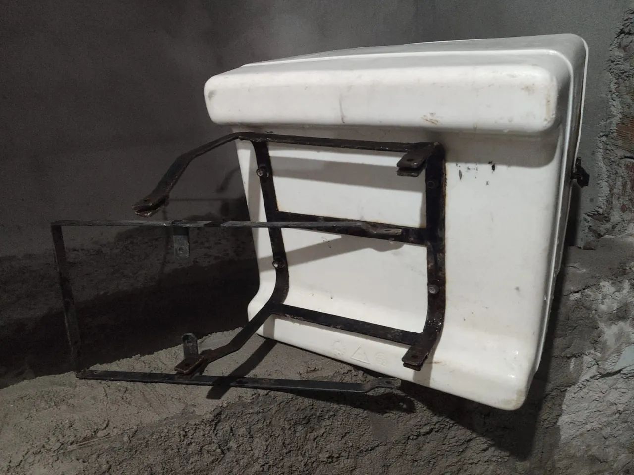 Vendo um Baú para moto - Foto 3