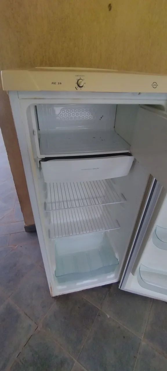 Geladeira Eletrolux RE26 240litros - Foto 5