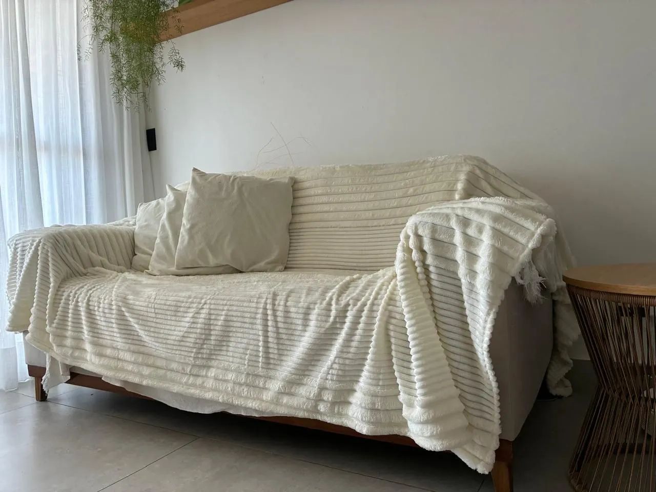 Sofá 1,80m - Design Elegante e Muito Confortável - Foto 2