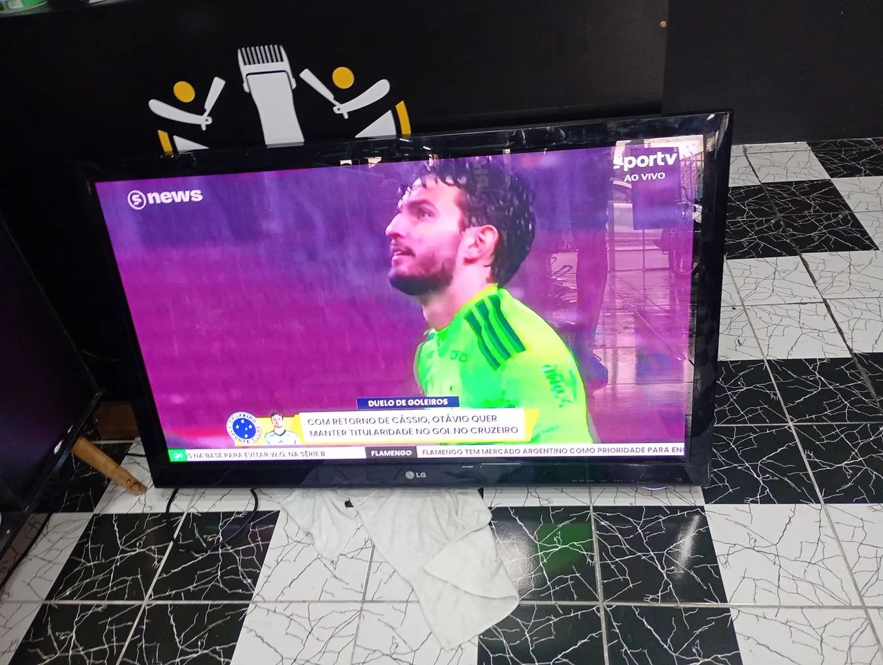 Vendo tv LG 65 polegadas top de linha em estado de obs. Não e smartv R$ 1650,00 - Foto 3