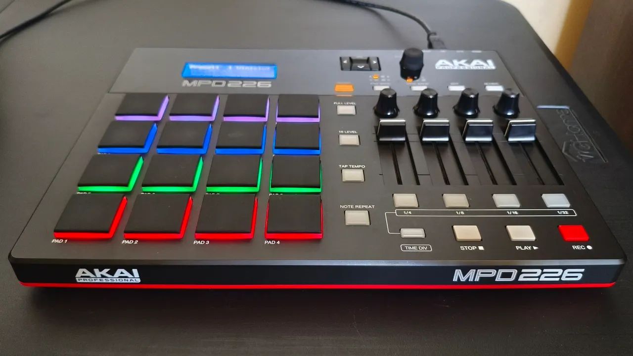 Controlador Midi Akai MPD 226