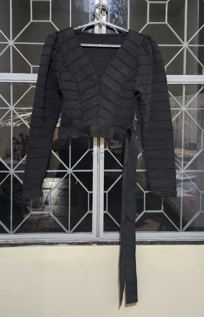 Blusa texturizada preta 