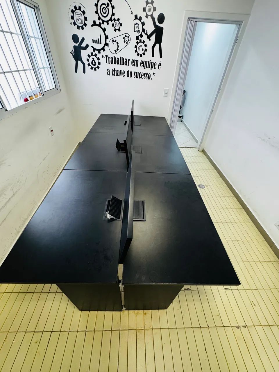 Mesa de escritório 6 lugares MDF COM ELÉTRICA  - Foto 4