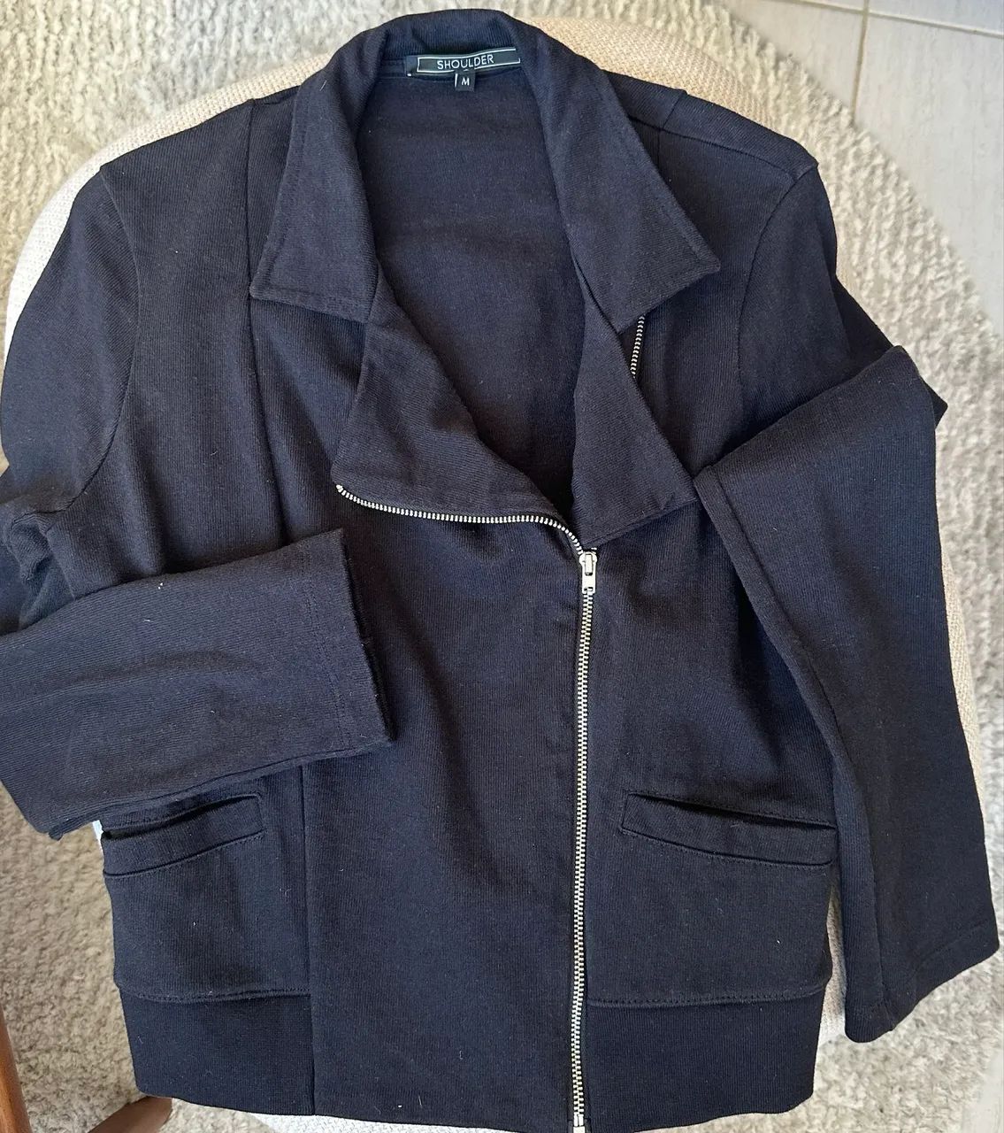 Jaqueta shoulder tamanho m malha encorpada de algodão  - Foto 3