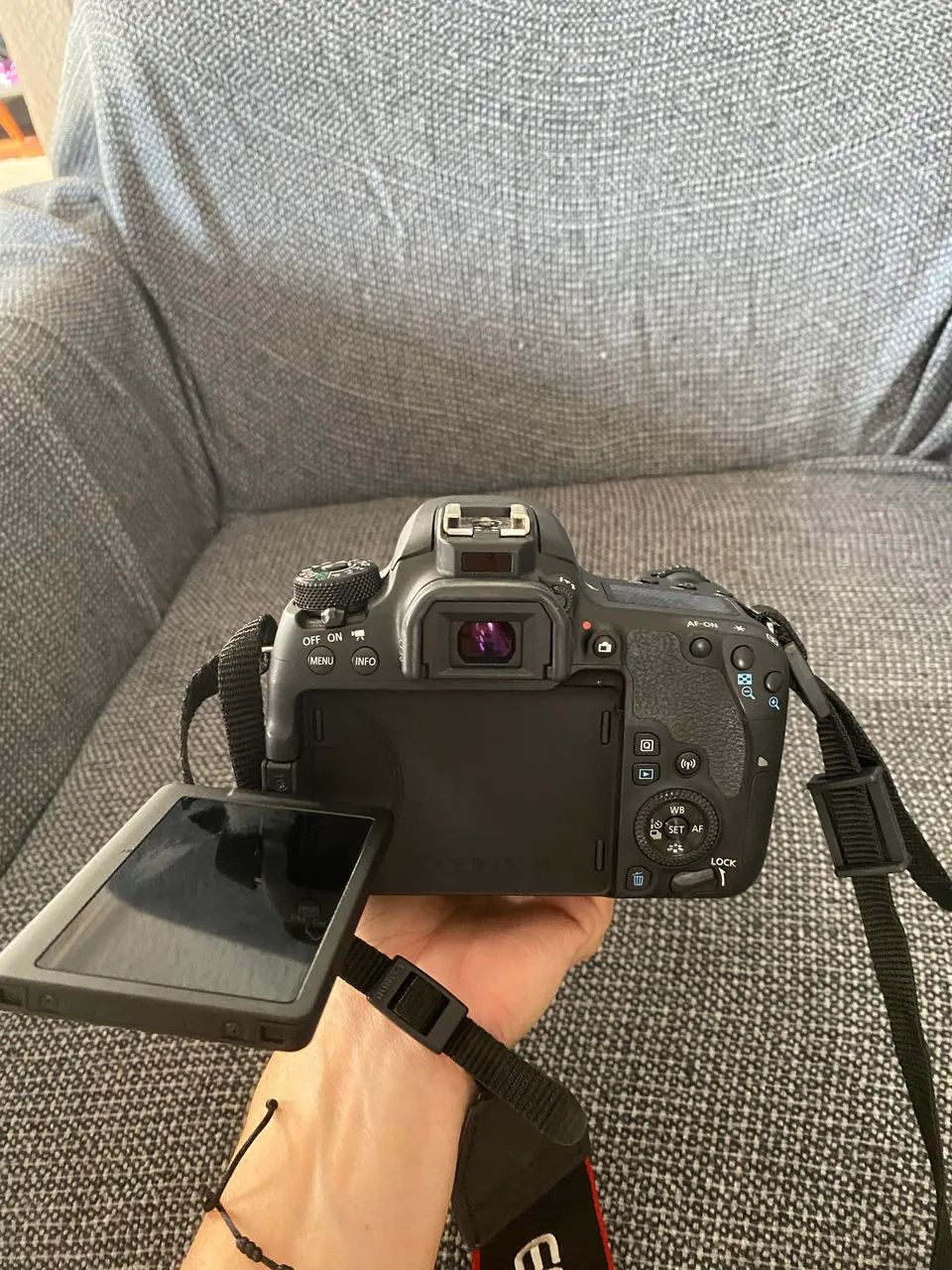 Câmera canon 77D muito nova - Foto 4
