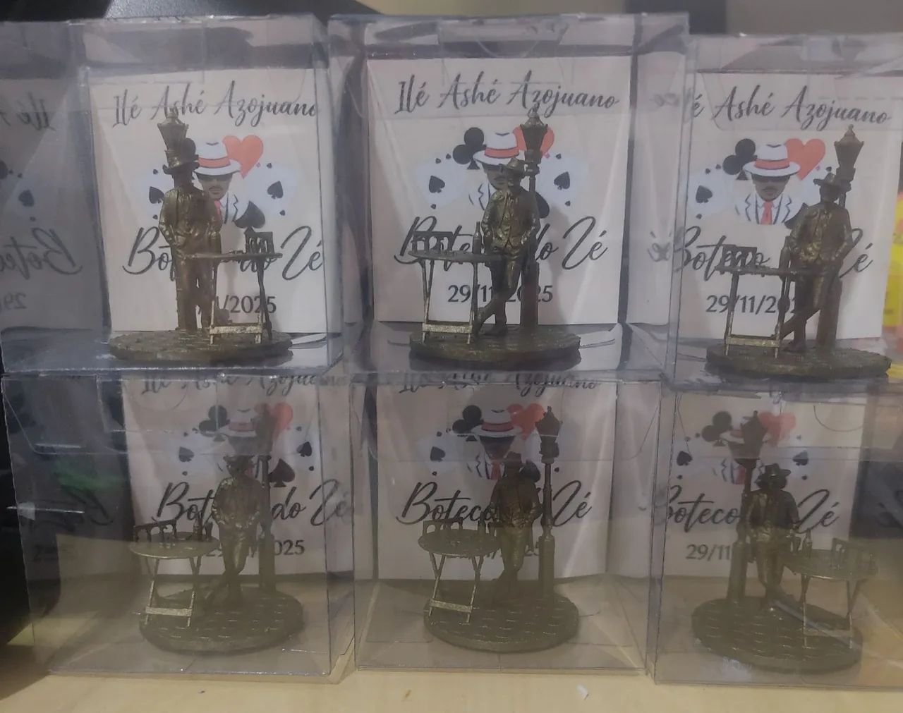 Lembrancinhas imagem 3D 5cm em caixa de acetato.