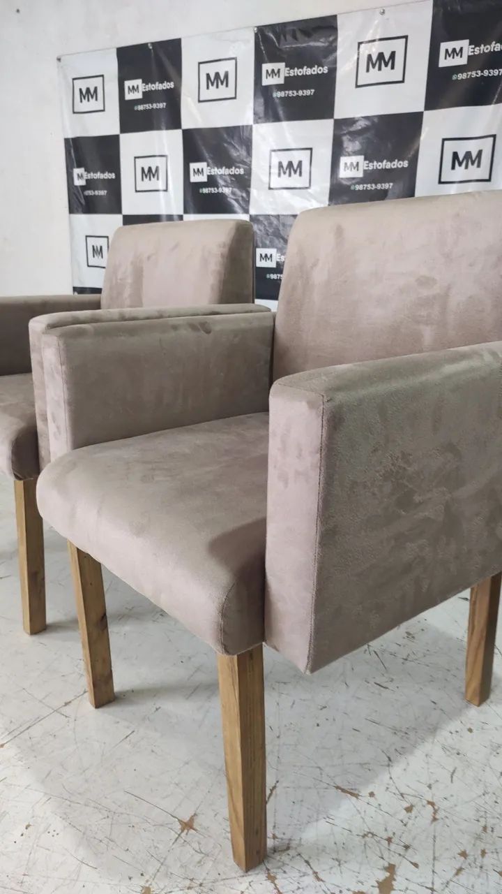 Poltrona decorativa pés de madeira maciça  - Foto 3
