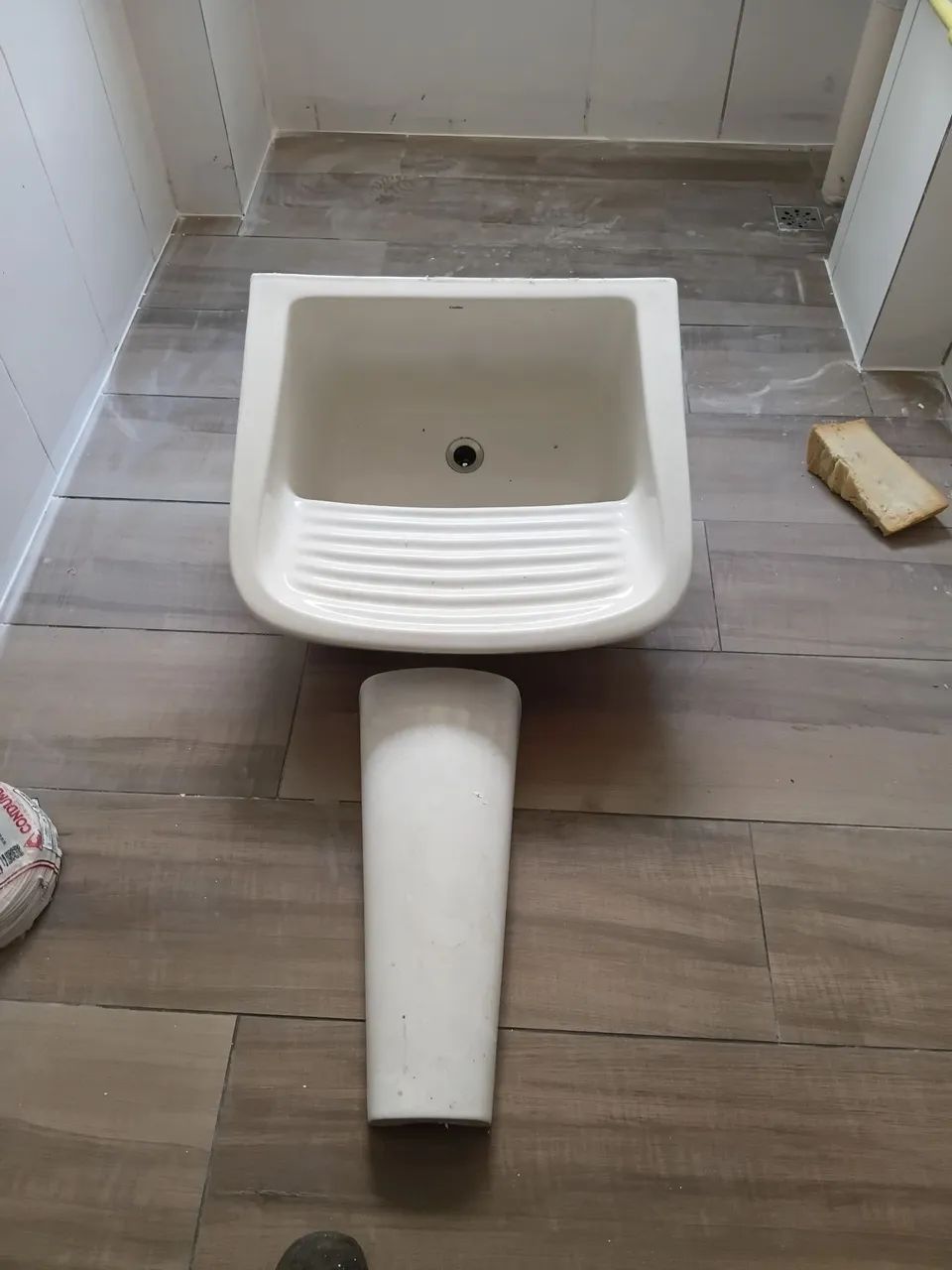 Vendo tanque com pé CELITE.. - Foto 4