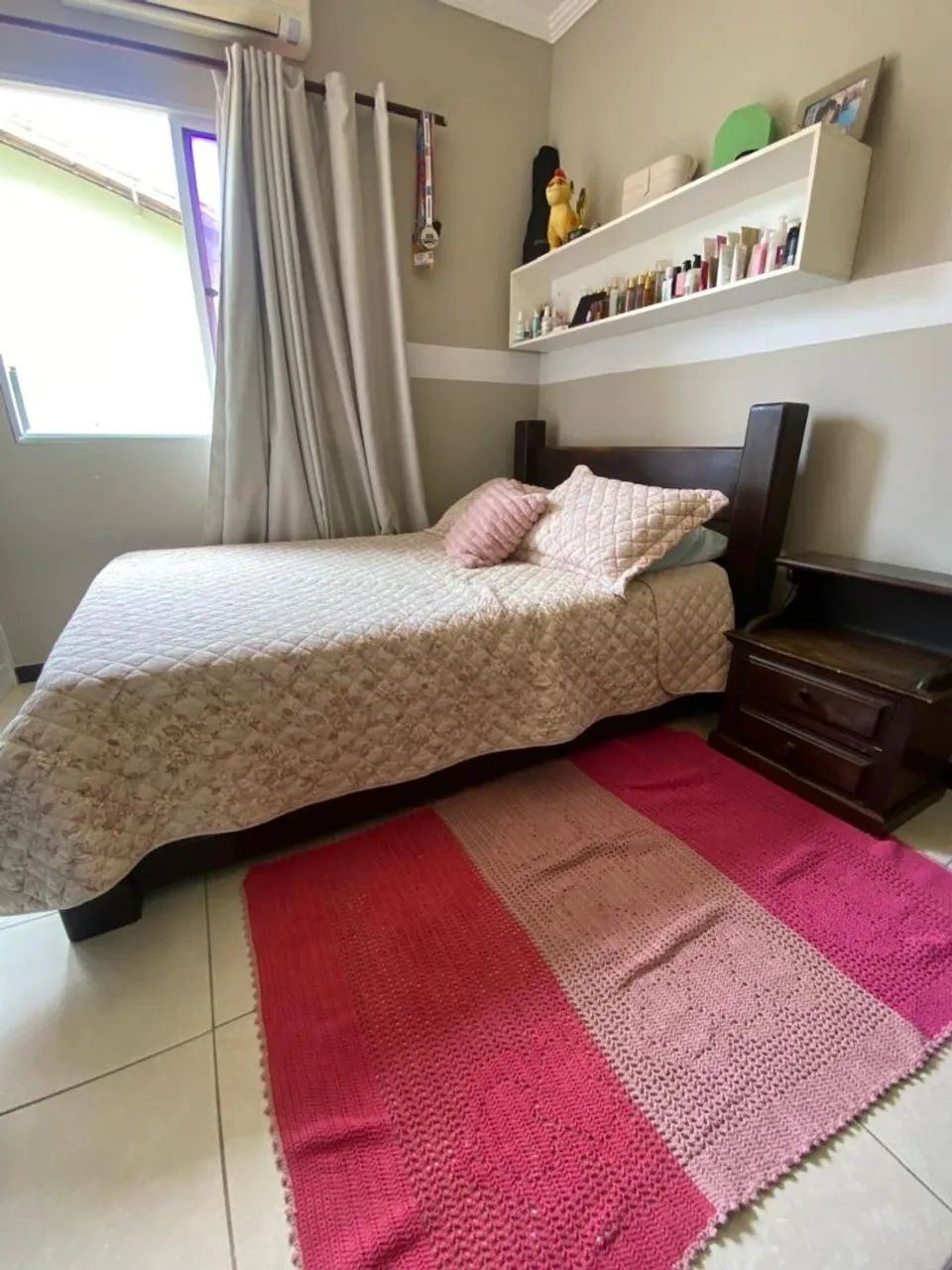 Cama, comoda e aparador em Madeira de Lei - Foto 3