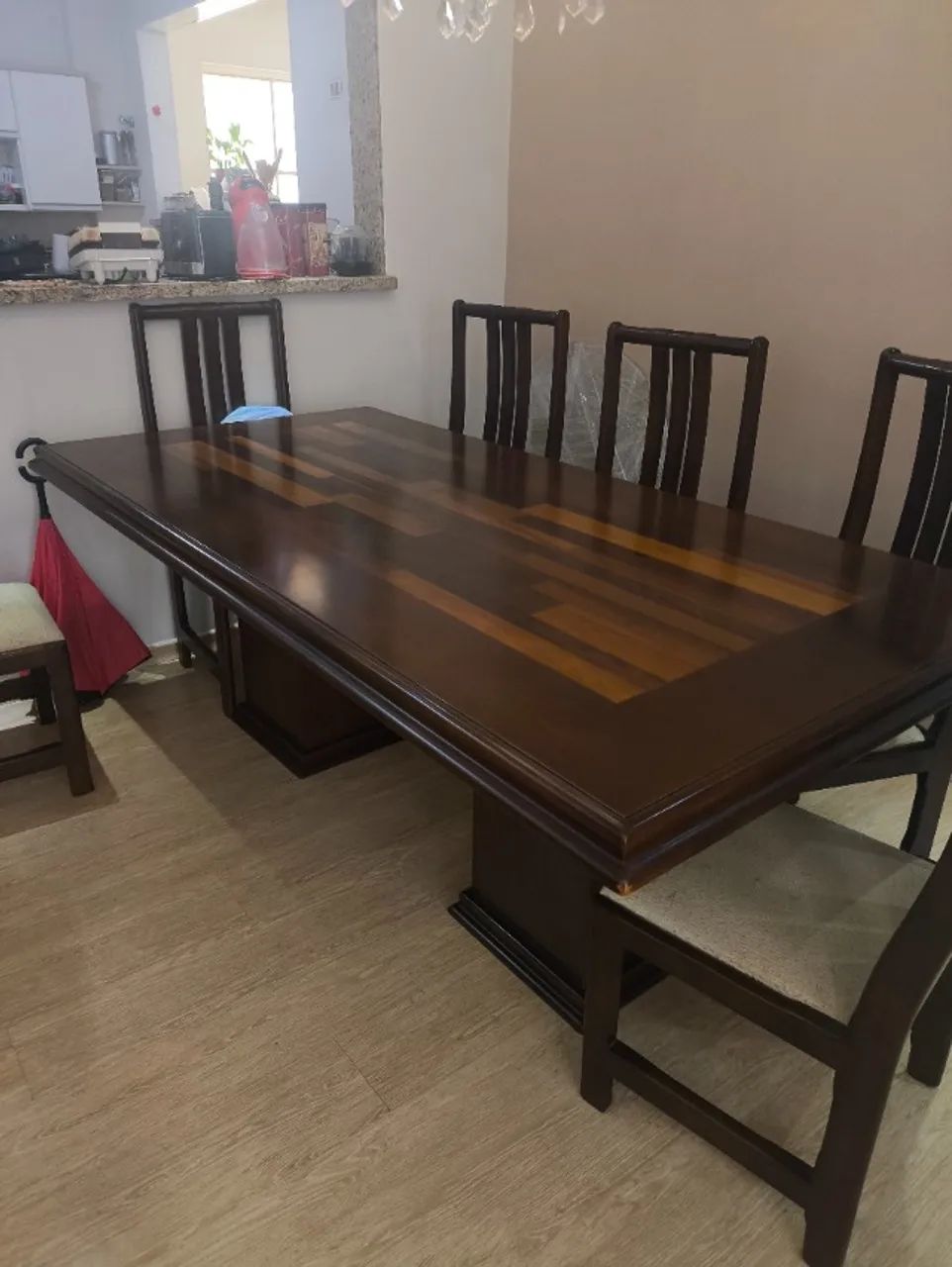 Mesa de jantar madeira mogno e 08 cadeiras - Foto 2