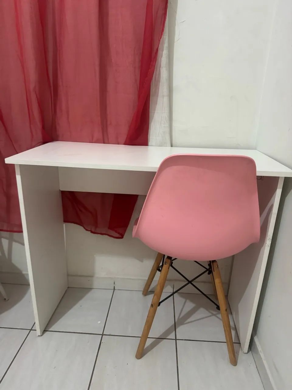 Conjunto mesa com cadeira 