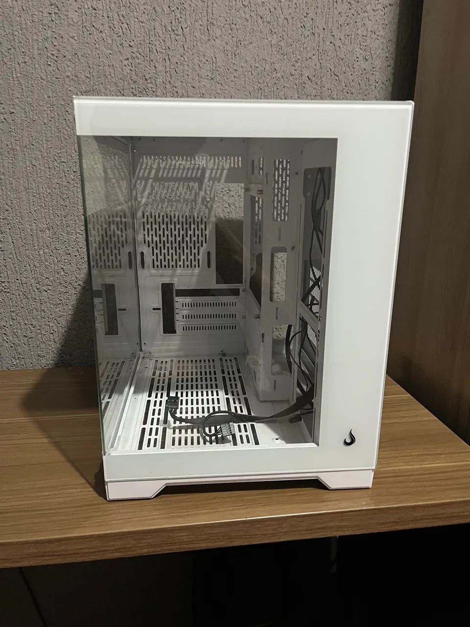 Gabinete branco mini da Rise Mode