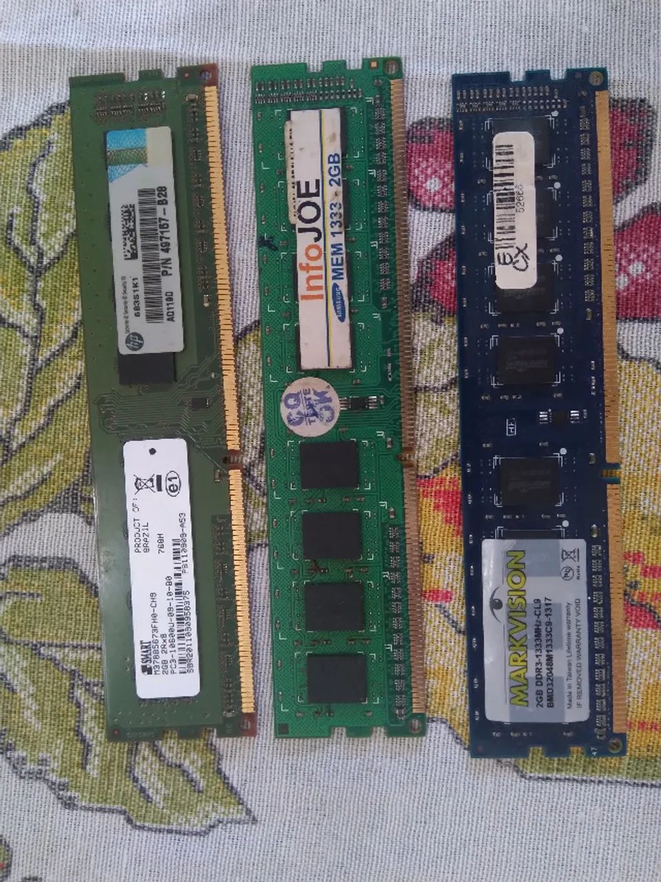 Kit três memórias RAM DDR-3 com 2 Gb cada