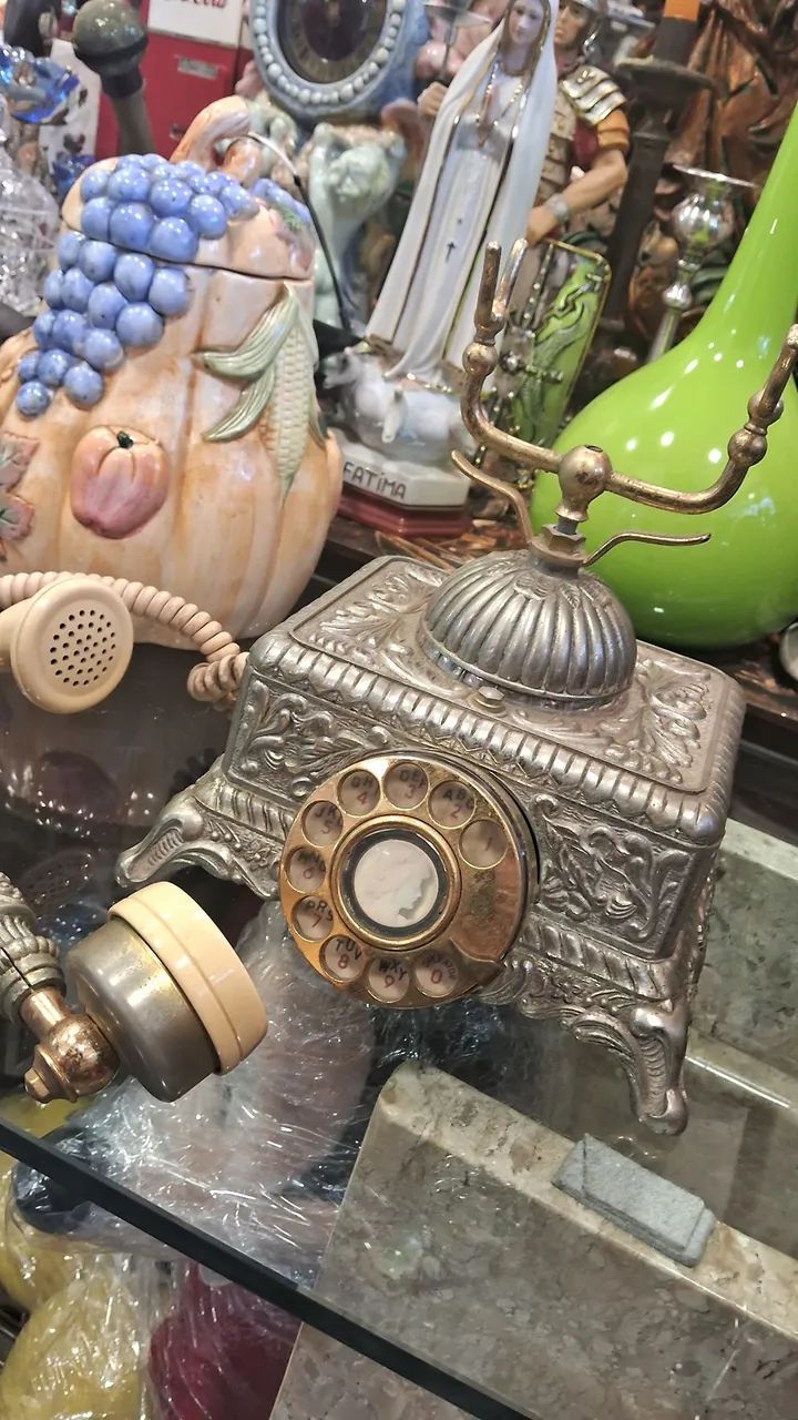 telefone  estilo imperial ou barroco com disco de discagem rotativo e estrutura  - Foto 5
