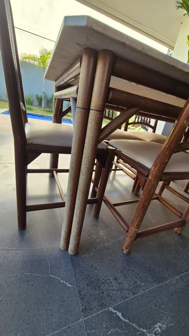 Mesa de jantar com cadeiras