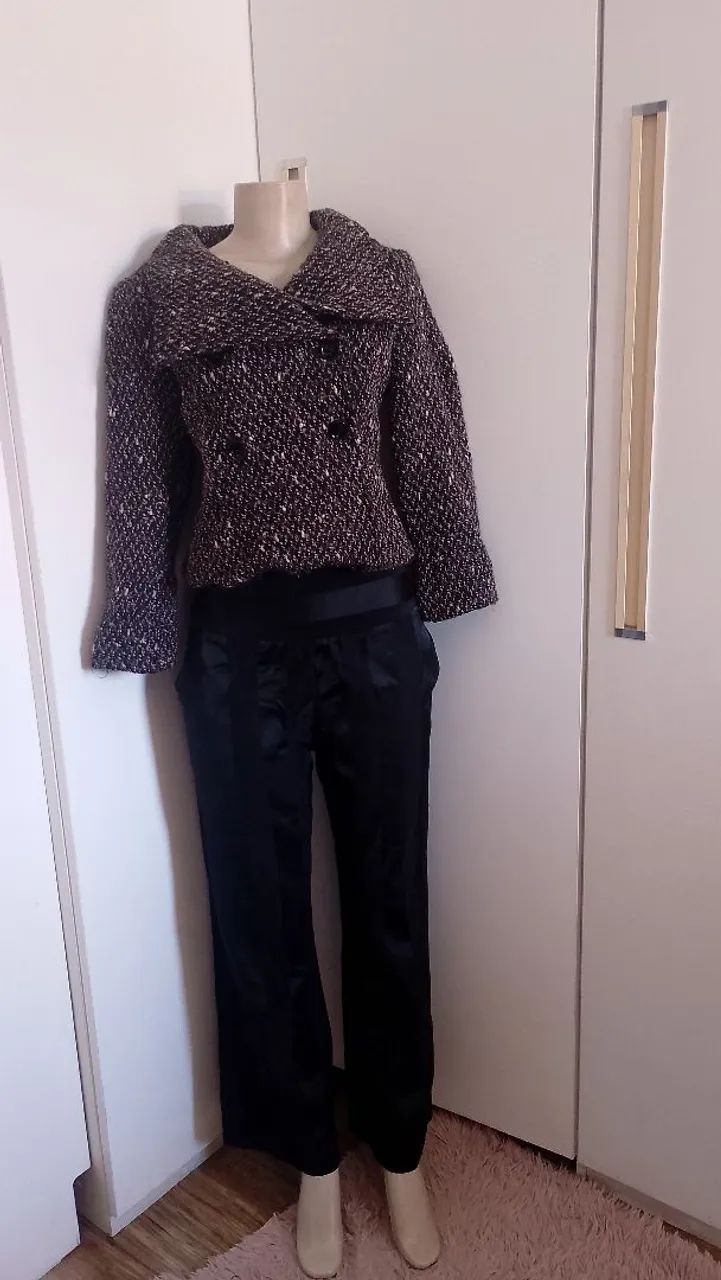 Conjunto de casaquinho e calça pantalona 