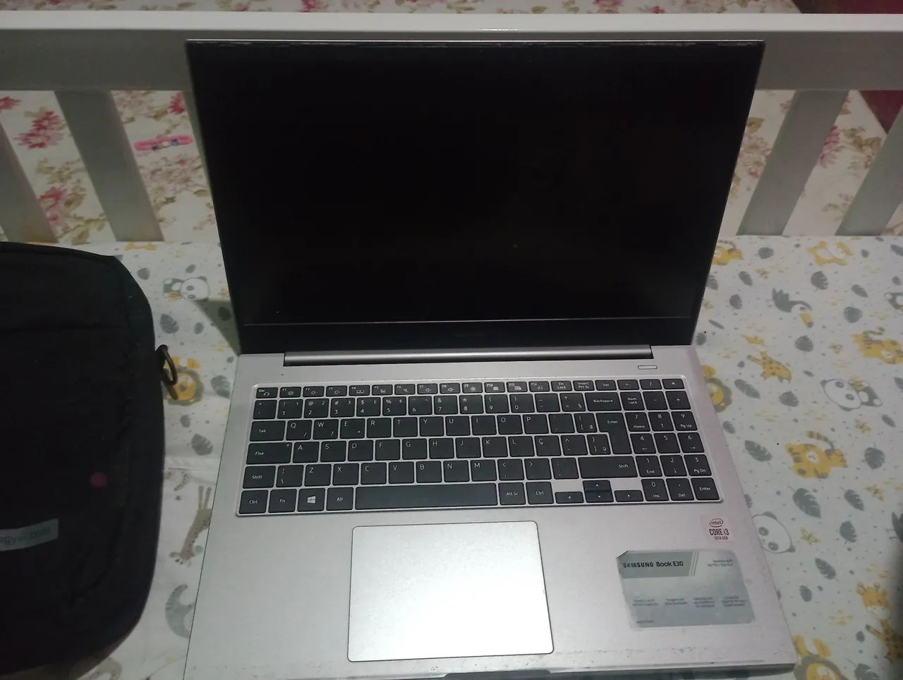 Vendo notebook Samsung E30 I3 de 10geracao  - Foto 3