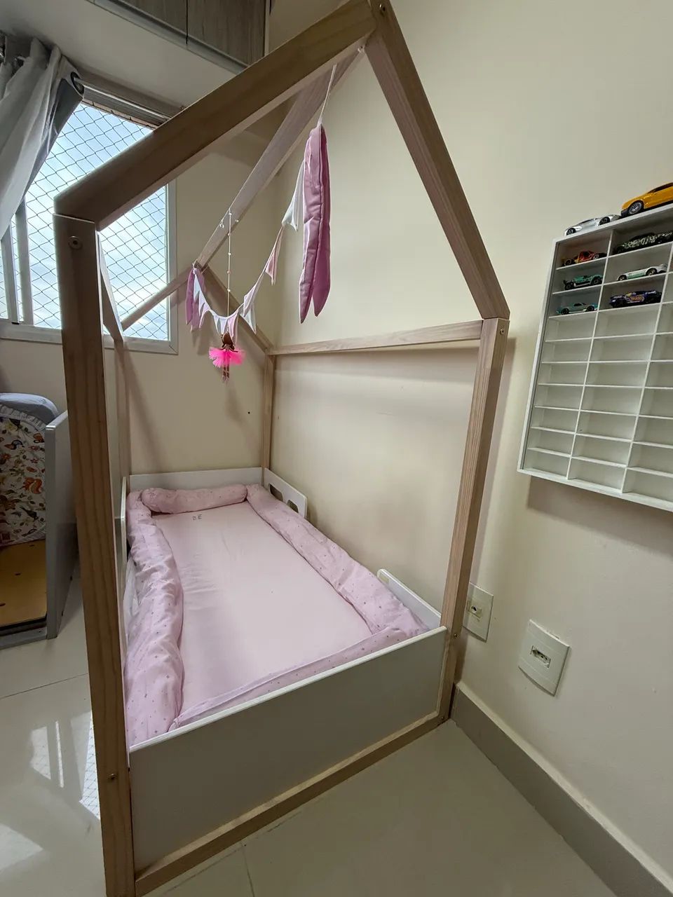 Cama Montessoriana Infantil em Madeira - Estilo Casinha - Foto 3