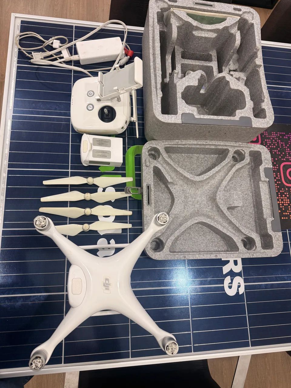 Vendo Drone Phantom 4