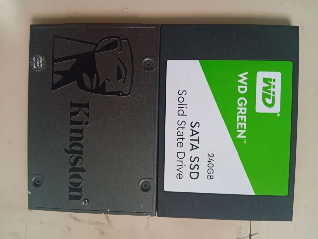 2 SSDs 240gb