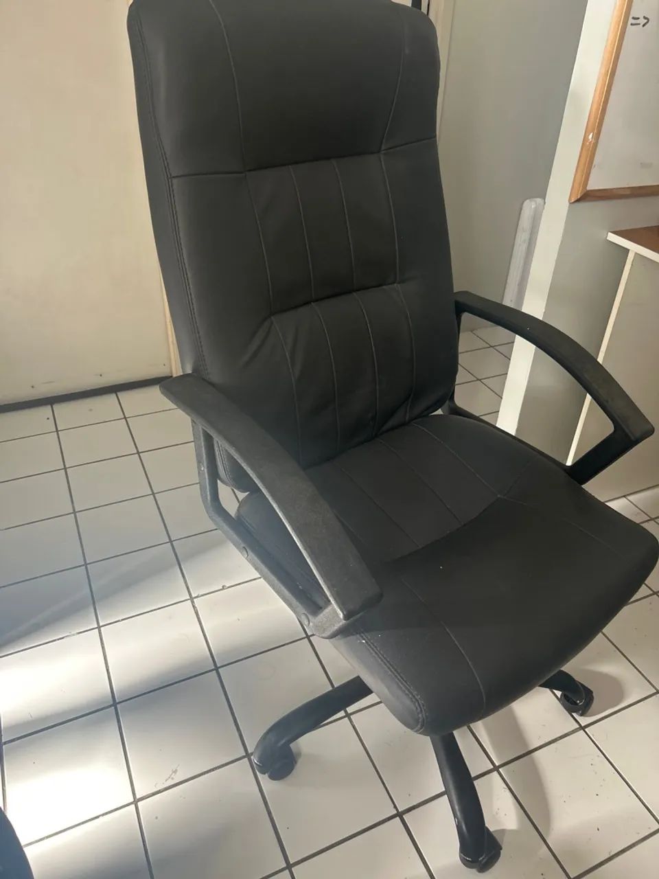 Cadeira escritório.   - Foto 2