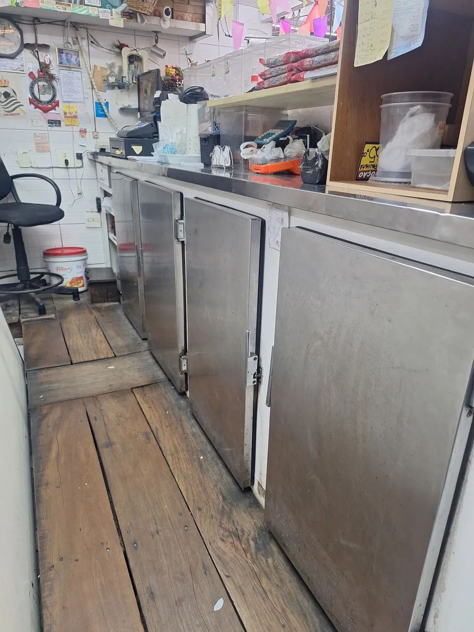 Balcão refrigerado 4 portas, 3,5mts com caixa e tampo de inox