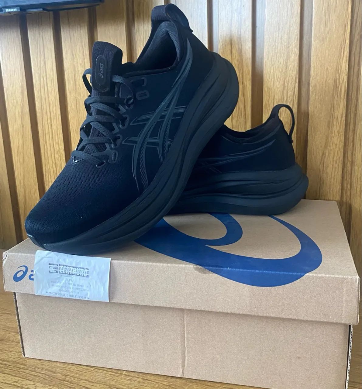 Tênis Asics Nimbus 28 tam. 41 - Foto 2