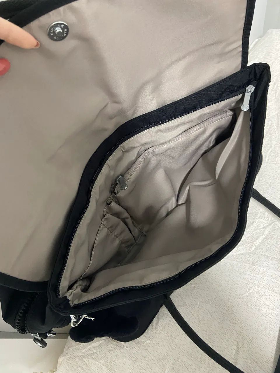Bolsa kipling nova superworker preta - Foto 4
