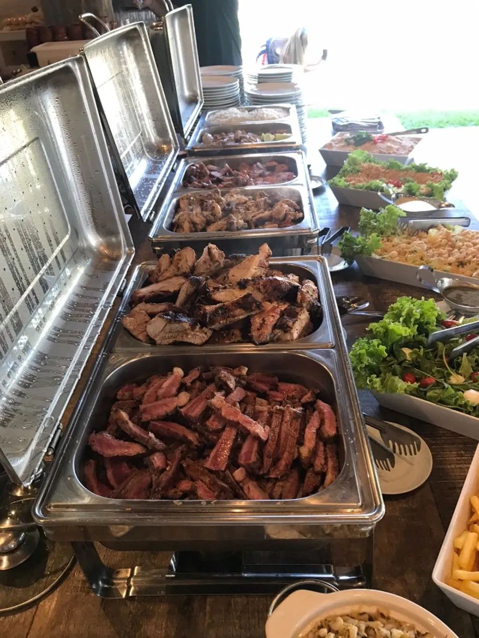 Buffet para - casamento - infantil - churrasco - confraternzação completo  - Foto 4