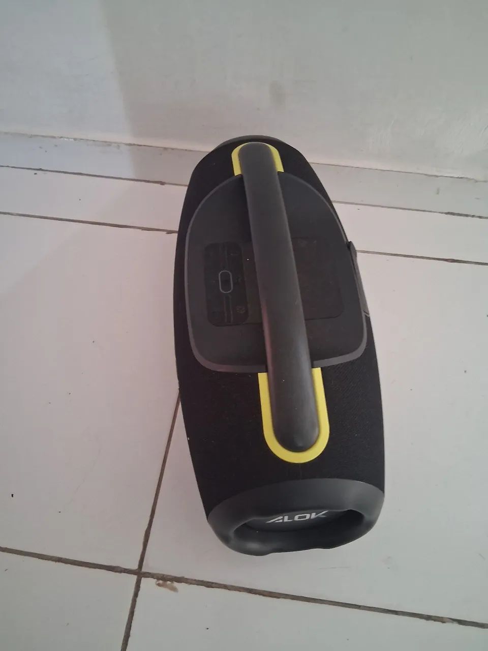 Caixa de som do ALOK seme nova 