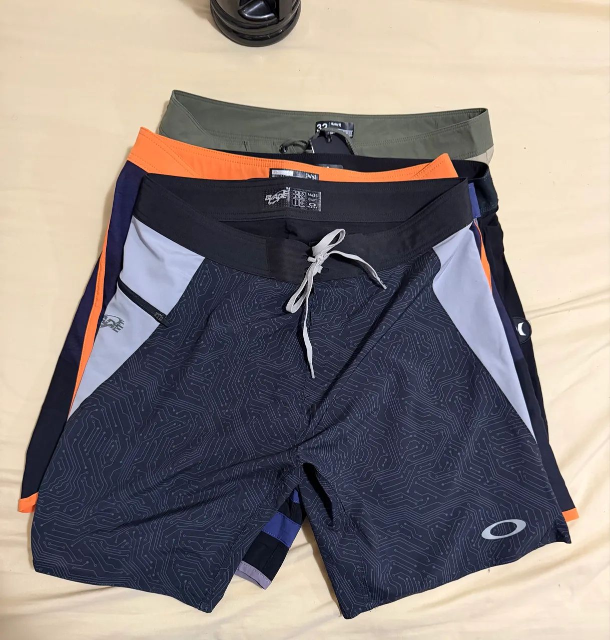 Bermudas surf Hurley e Oakley  - Foto 2