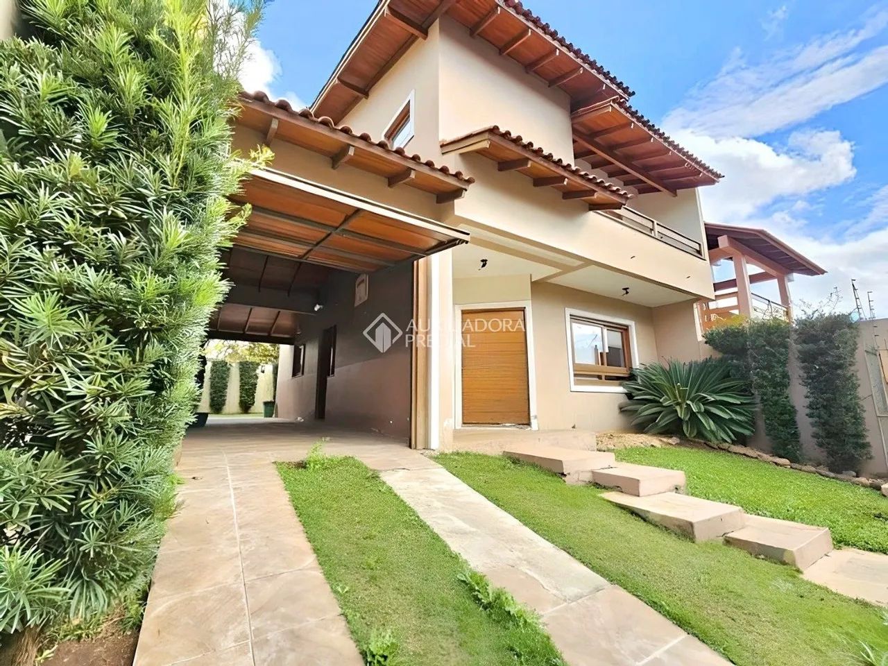 Casa Semi-Mobiliada com Lareira e Suíte - Moinhos de Vento/Canoas